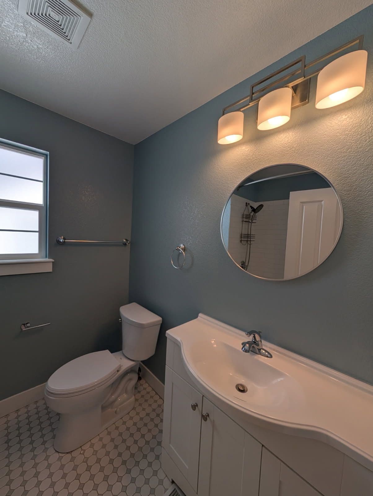 Project Bright and Inviting Bathroom Update in Denver image